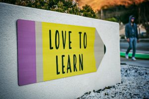 Schild "Love to learn"